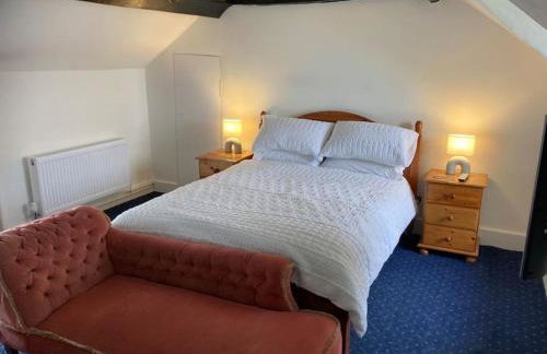 Bryntirion Farmhouse Rooms (with bathroom) - Foto 6