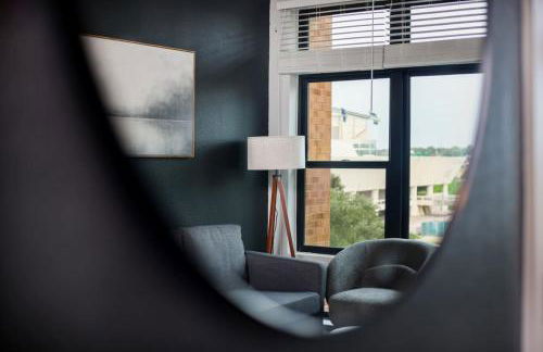 1BR Escape w Pool&Parking, Near Rvrwlk & Conv Ctr - Foto 22