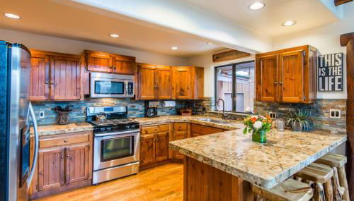 MOUNTAIN FAVORITE - ASPEN RIDGE, HOT TUB, FULL VIEW OF SKI SLOPES, WOOD BURNING FIREPLACES - Foto 2