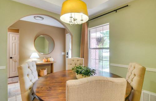 Charming Arkansas Retreat with Deck, Near Downtown! - Foto 7