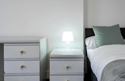 Stylish 3BR Derby Apartment - Sleeps 6, Central Location - Foto 27