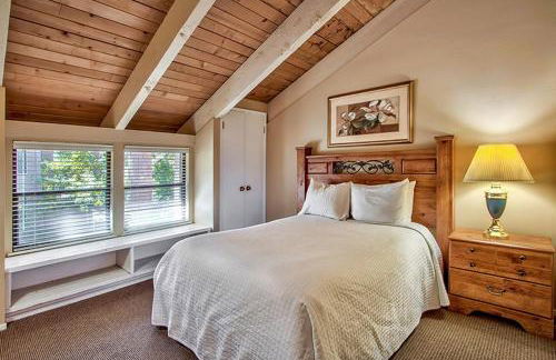 South Lake Tahoe Resort - Steps to Beach & Close to Heavenly - Foto 23