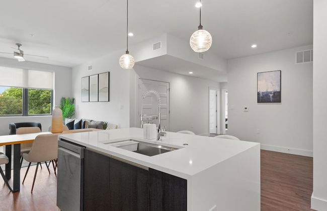 Upstay! New Renos Spacious Apartment Near Soco - Foto 16