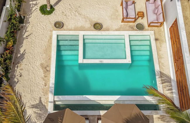 Solymar Staffed Beach Front Villa - Photo 40