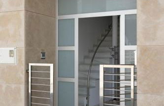 Casa particular en la playa a pocos metros del mar con garaje - Foto 3