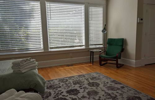 Luxurious 1BR in Grand Old Home - Photo 7