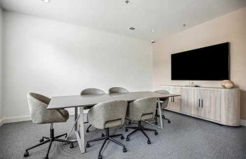 Landing Modern 2BD Gym Rooftop Lounge - Foto 24