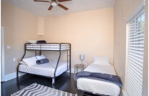 3 Br/1 BA Remodeled Home Near Downtown - Foto 36