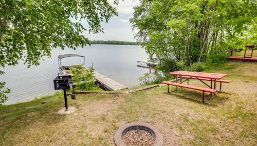Pet-Friendly Wisconsin Cabin on Lake with Fire Pit! - Foto 5