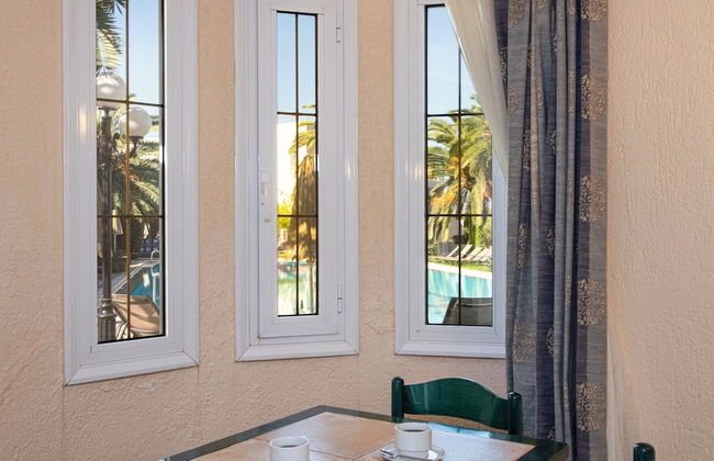 Hotel Castle Suites - Photo 38