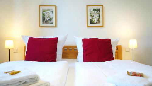 Wohnensemble mit 3 separaten Bereichen- 2 Küchen- 3 Badezimmer- 10 Personen- Garten- Parkplatz - Foto 3