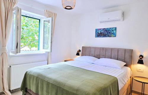 Mare`s Private House 1st floor with Pool - Foto 49