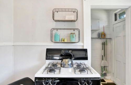 Charming Midtown Apt - Hannon Hideaway Unit C - Photo 24