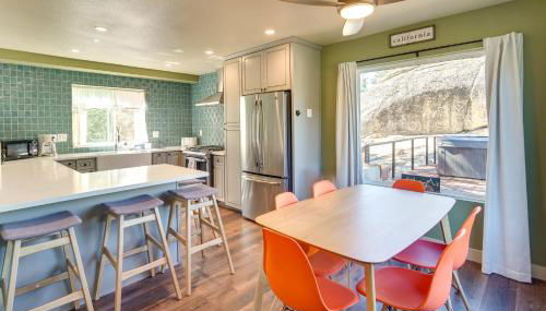 Running Springs Cabin with Spacious Deck and Hot Tub! - Foto 3