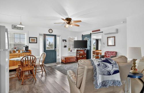 Welcome to Hokie Haven by the Bay - where Chesapeake sunsets meet Hokie spirit. - Foto 15