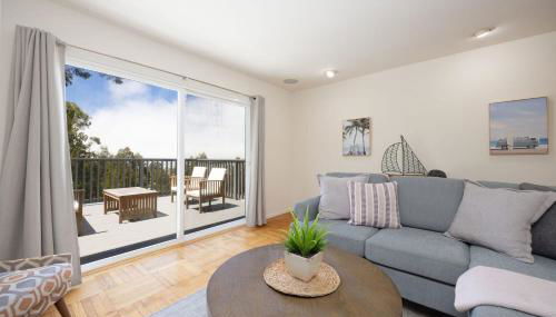 Entire Oceanview Coastal Retreat in Pacifica - Photo 2