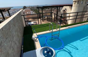 Ático con piscina privada vistas al mar. - Foto 13