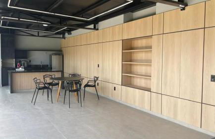 Studios super modernos, completos e equipados no centro de Pará de Minas - Foto 2