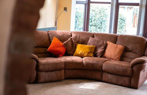 Dog-Friendly Country Home, Woodburner, Private Fields & Hot Tub! - Photo 14