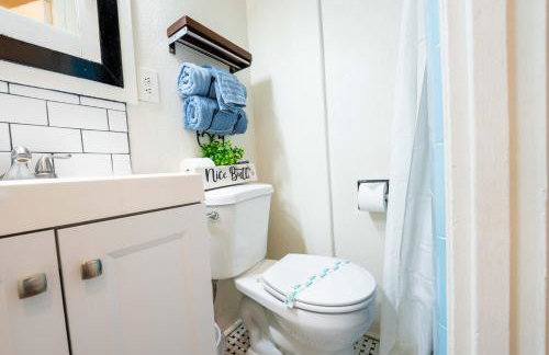 Bloom and Relax Historic 1BR in Downtown - Foto 47