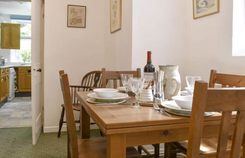 Underhill Cottage - Photo 2