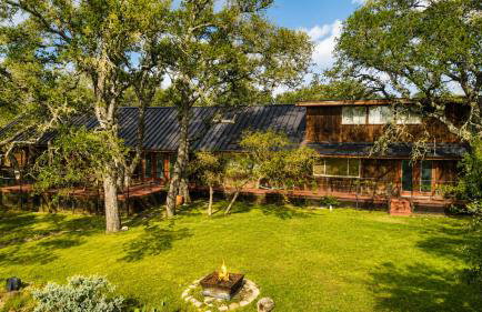 Hill country gem with private pool, deck, firepit, Ping-Pong, foosball, & WiFi - Photo 78