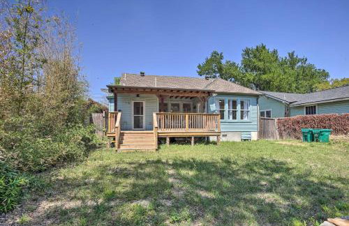 Historic Home with Yard Near St Marys Strip! - Foto 24