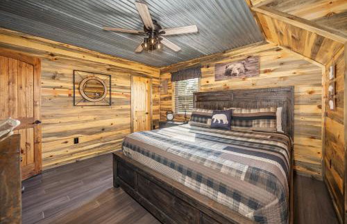 River Lodge Escape with Hot Tub - Foto 33