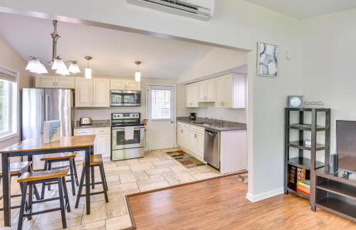 2 Mi to Warren Dunes Sawyer Apartment with Deck! - Foto 8