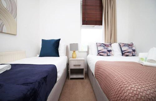 2 Bedroom City Apartment - 20mins Walk to Cabot Circus, With Free Wi-Fi & Off-Peak Parking Included - Foto 16