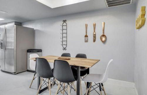 Luxurious 5BR 2BA Holiday Home with Pool, Grill, Sauna & Game Room - Foto 22