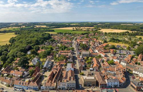 Sarah's - A townhouse apartment in Georgian Holt - Photo 33