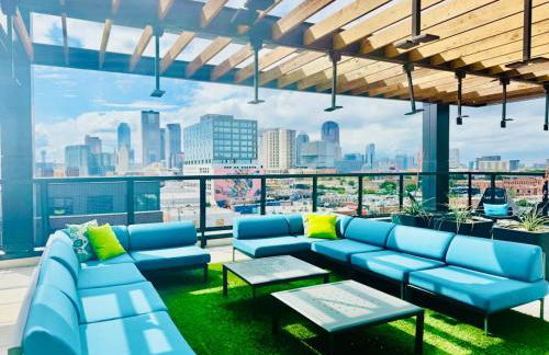SkyPool-Roof Lounge-Free Parking-Gym-Loft-Theatre - Photo 13