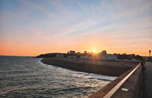 Ocean Whisper - 2 Bedroom Sea Front Apartment - Foto 17