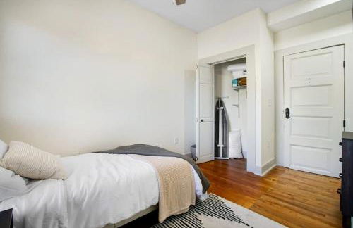 Victorian Cozy Retreat Steps to Cleveland Clinic - Foto 12