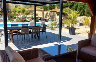 Luxury Villa with Pool & Garden - Foto 5