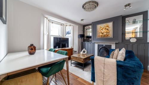 Contemporary 5 Bed House in Hammersmith - Photo 2