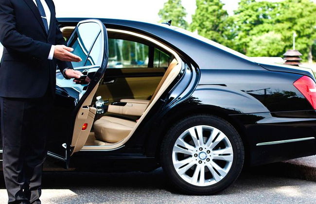 Coche de lujo de día completo con conductor a disposición en Lyon - Foto 2