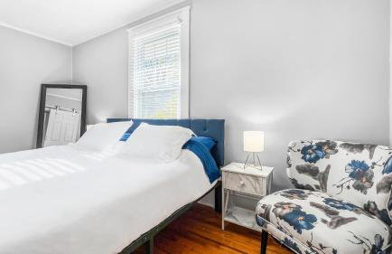 Homey Lodge - Cozy home / Walk to Revolution Mill / Near Downtown / Perfect for groups and family / Free parking - Foto 42