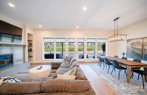 Gearhart Getaway - Gated Community Home w/ Hot Tub, Walk to Beach - Foto 1