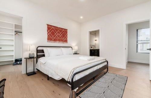 Luxury Escape 4BR 3 bath Oasis in Historic Old Town - Foto 34