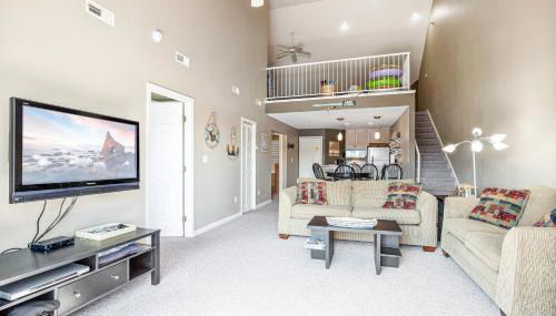 Amazing Lake Views with Pool, Loft, & Balcony - Foto 4