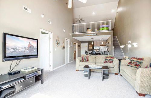 Amazing Lake Views with Pool, Loft, & Balcony - Foto 4