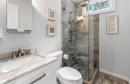 Amazing Southampton Home with Private Heated Pool - Foto 51