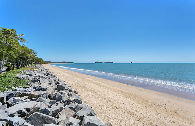 Dolce Vita Beachfront Holiday House - Photo 15