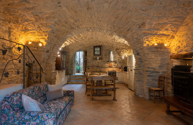 5 bedroom House in Prelà with private pool and garden - Photo 23