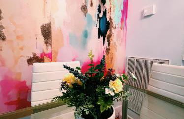 Uptown Colorful Cottage by the Riverwalk - Foto 37