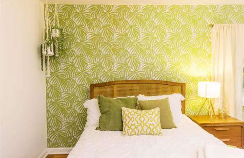 Indy Palm Pad with Patio & Tiki Bar-Mid-Century Charmer-Family Friendly - Foto 23