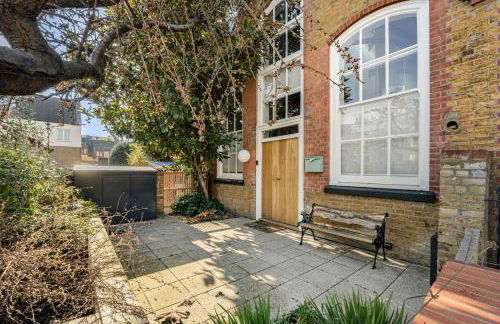 Schoolbell Mews full 3 bedroom 2 bathroom architect designed mews house Fabulous Bow, Victoria Park Location - Foto 17