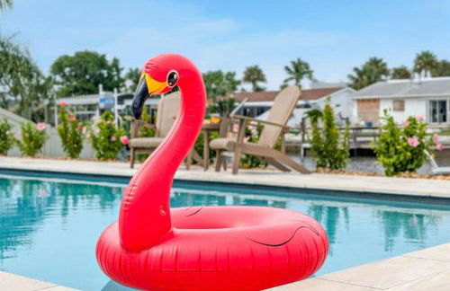 Brand New Saltwater Pool! - Waterfront Canal - Luxury Home - Foto 53